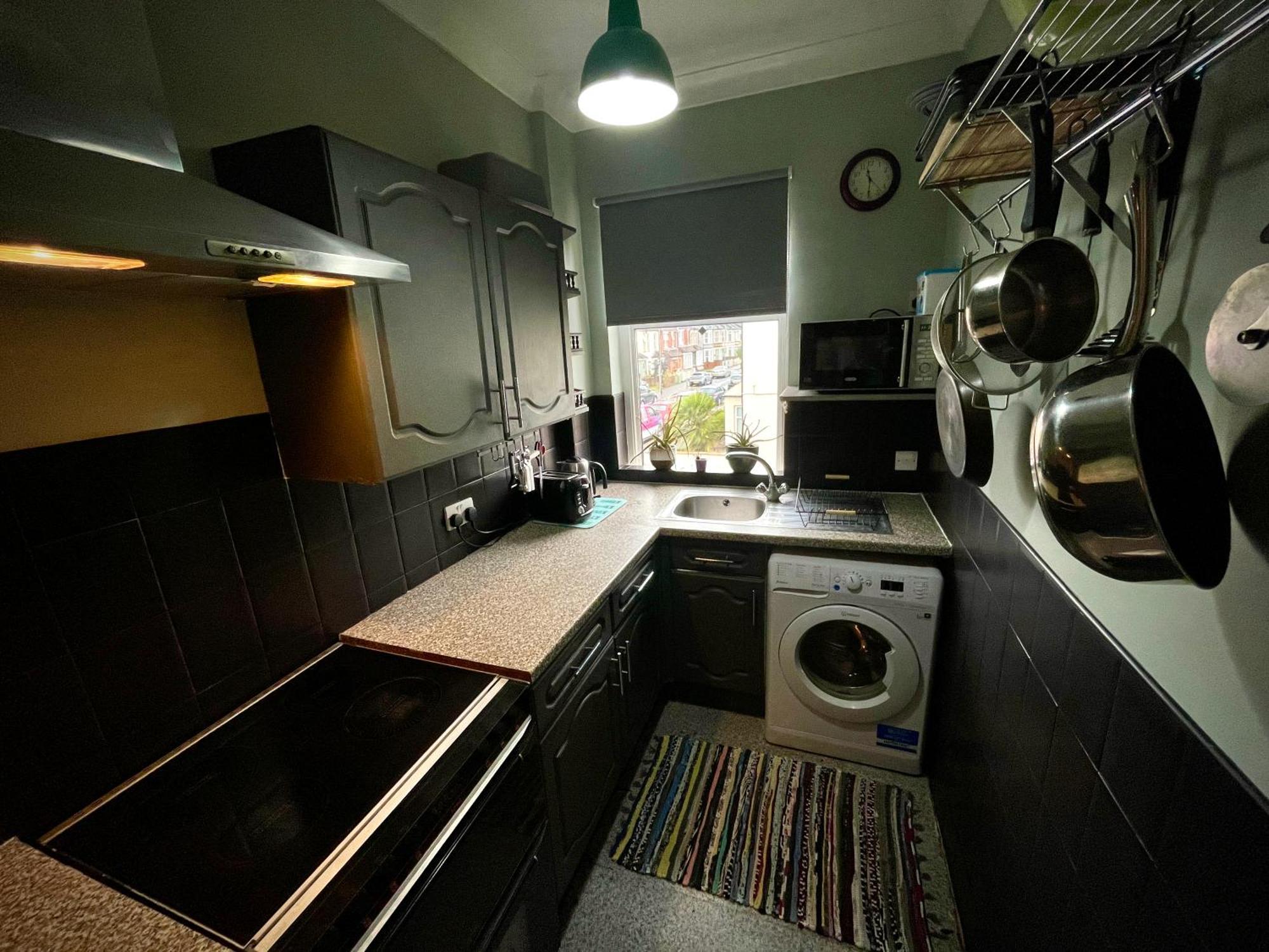 Апартаменты Stylish And Artistic Flat In Southend On Sea Экстерьер фото
